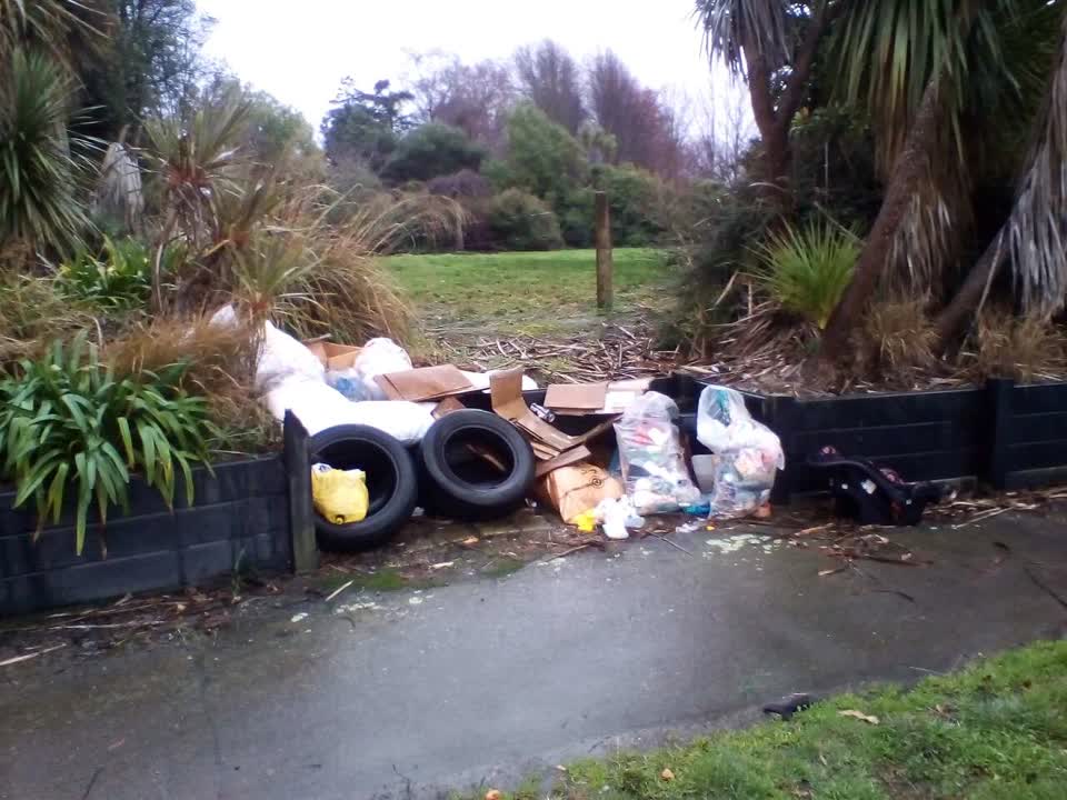 The photograph attached to this rubbish/recycling report
