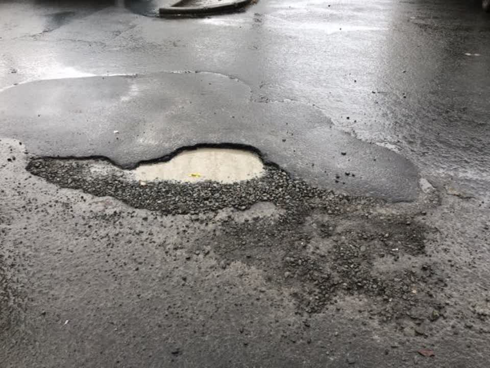 The photograph attached to this roading/streets report