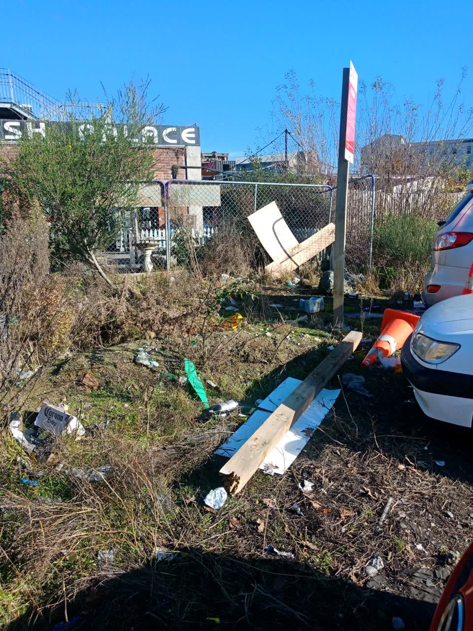The photograph attached to this rubbish/recycling report