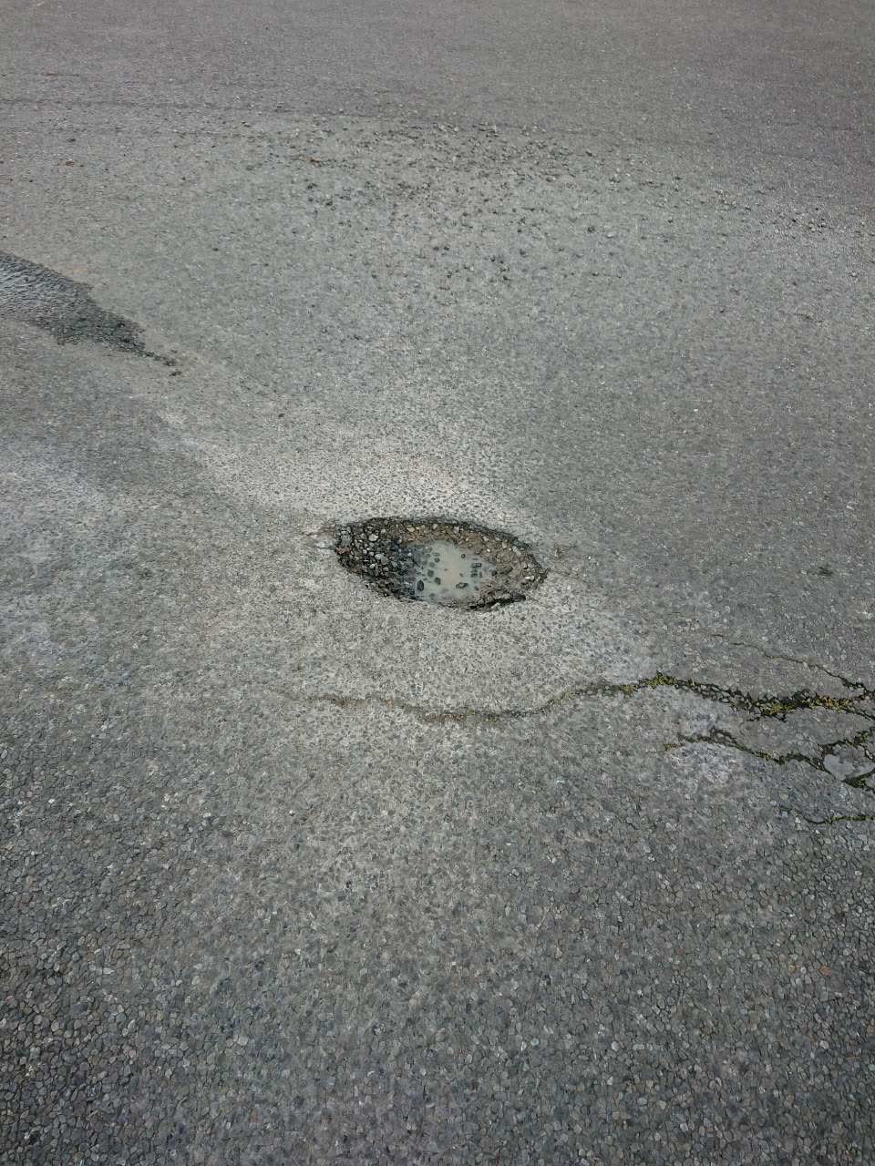 The photograph attached to this roading/streets report
