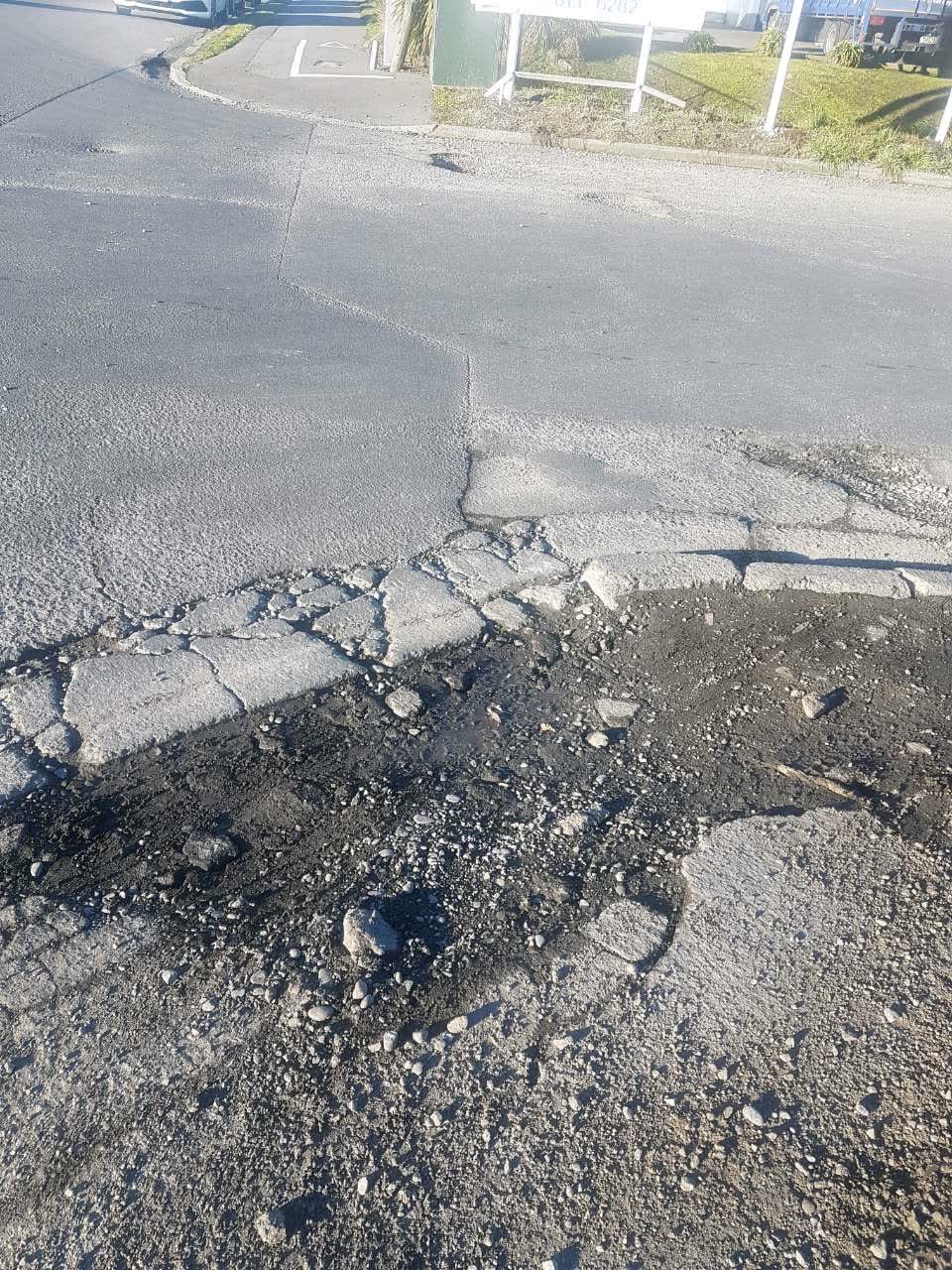 The photograph attached to this roading/streets report