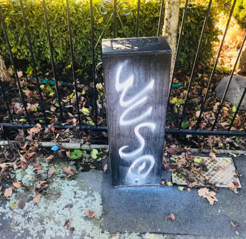The photograph attached to this graffiti report