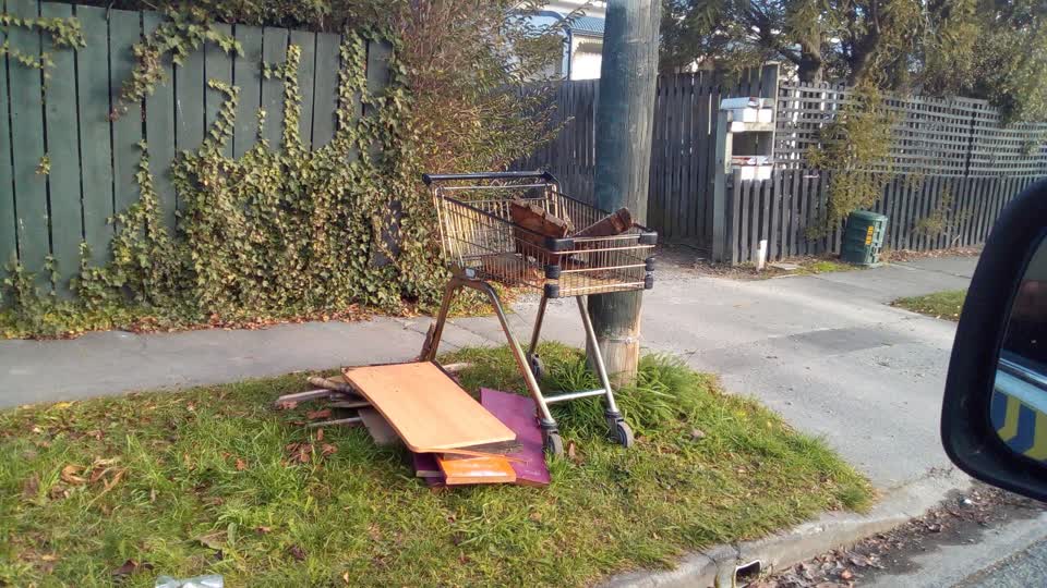 The photograph attached to this rubbish/recycling report