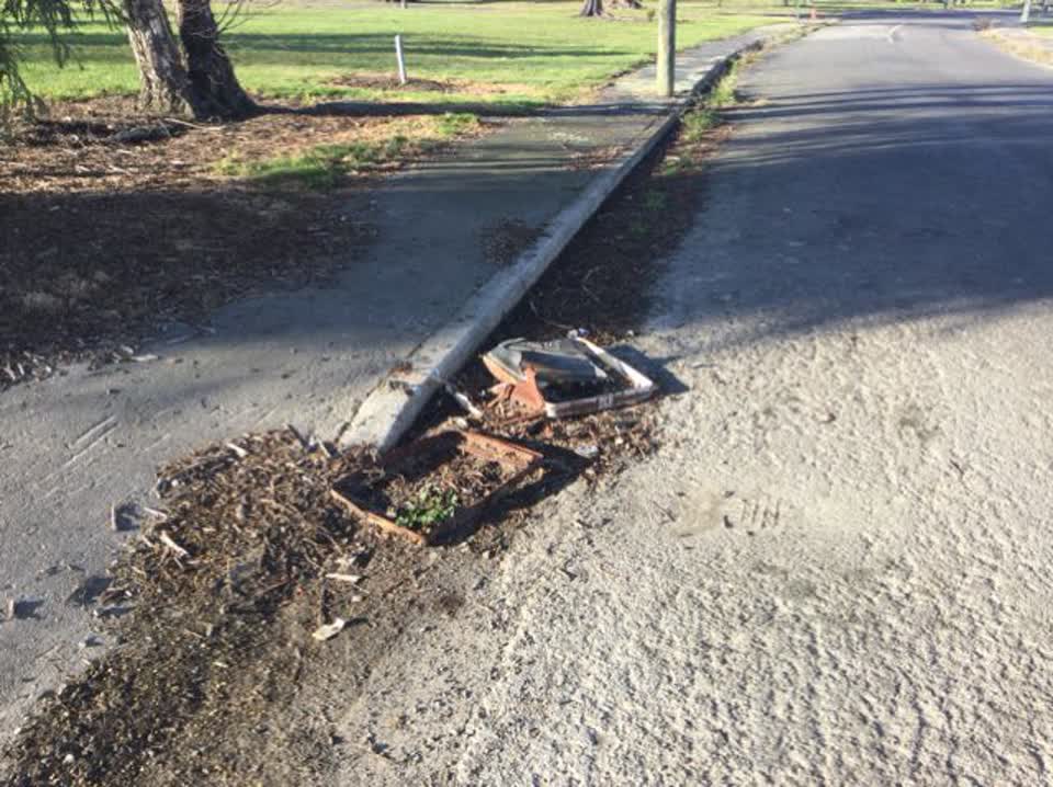 The photograph attached to this rubbish/recycling report