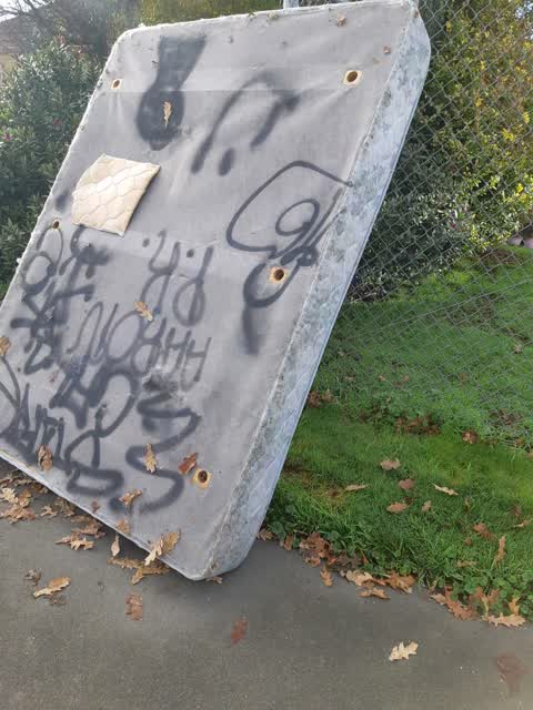 Rubbish/Recycling, a report photo