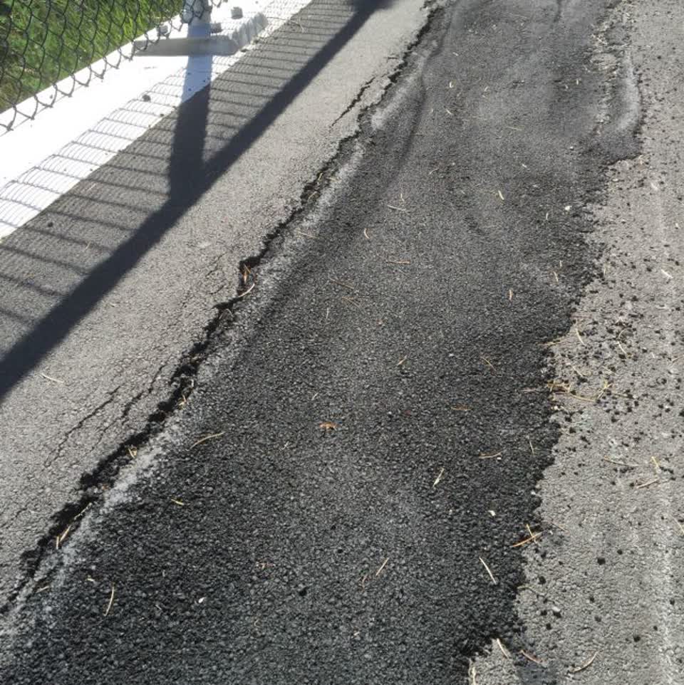 The photograph attached to this roading/streets report