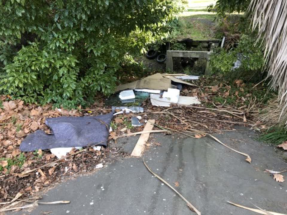 The photograph attached to this rubbish/recycling report