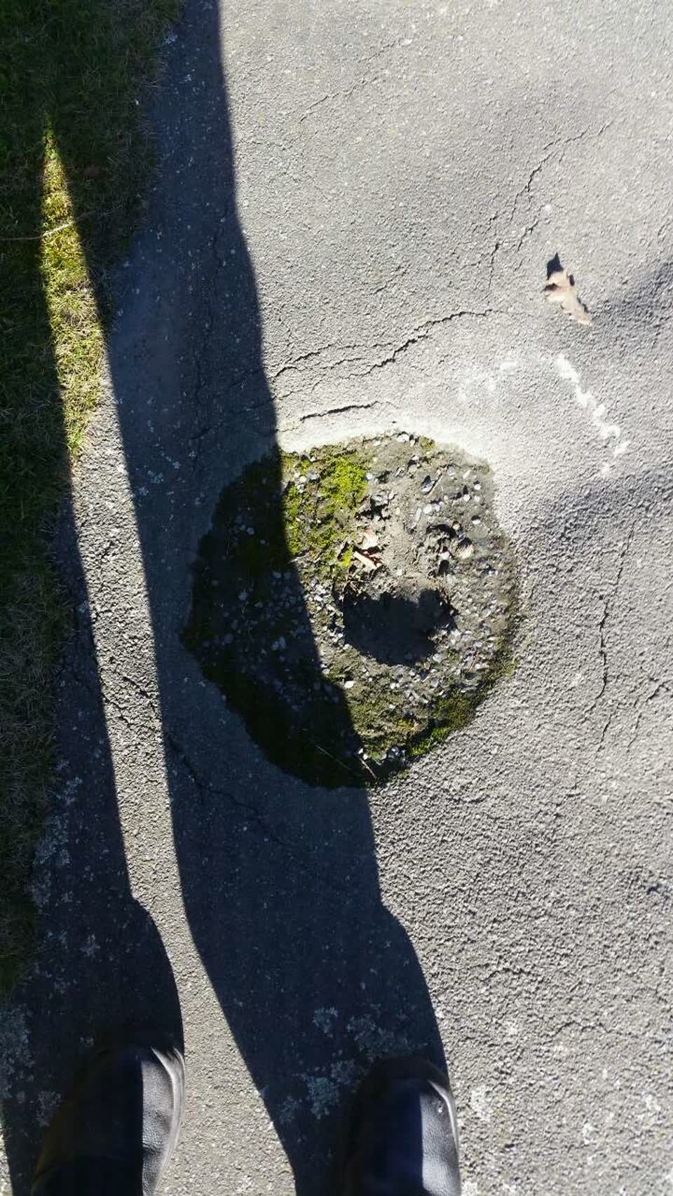 The photograph attached to this roading/streets report