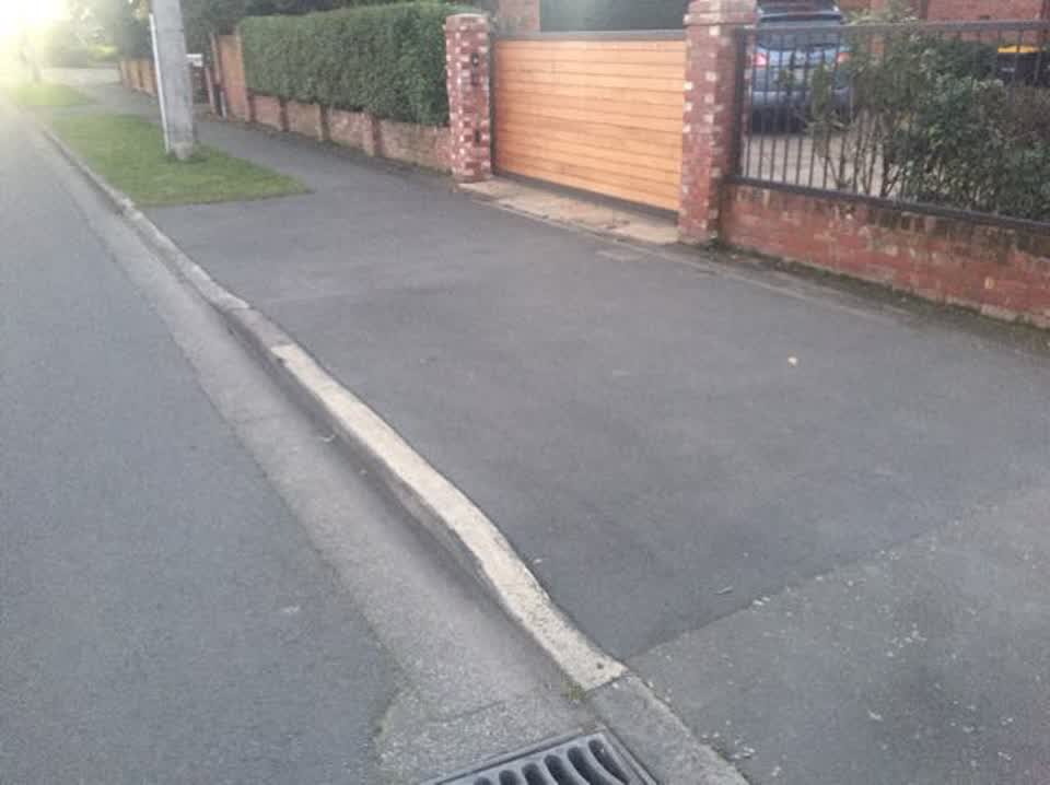 The photograph attached to this roading/streets report