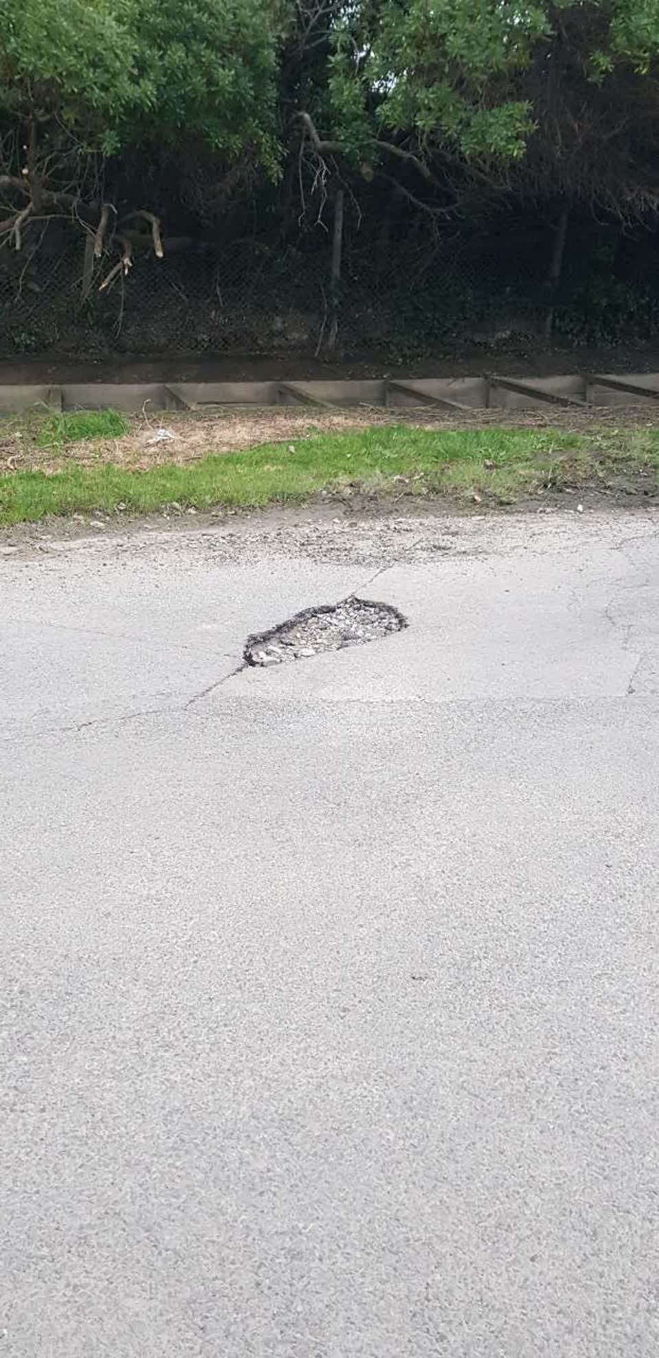 The photograph attached to this roading/streets report