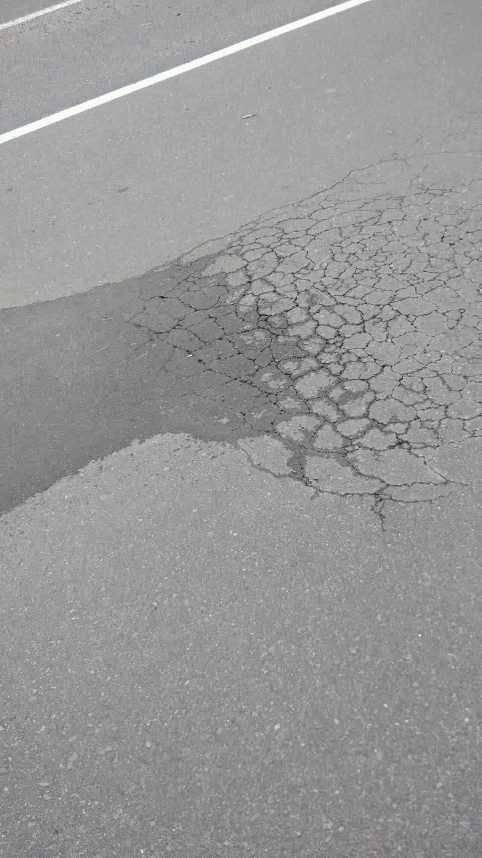 The photograph attached to this roading/streets report