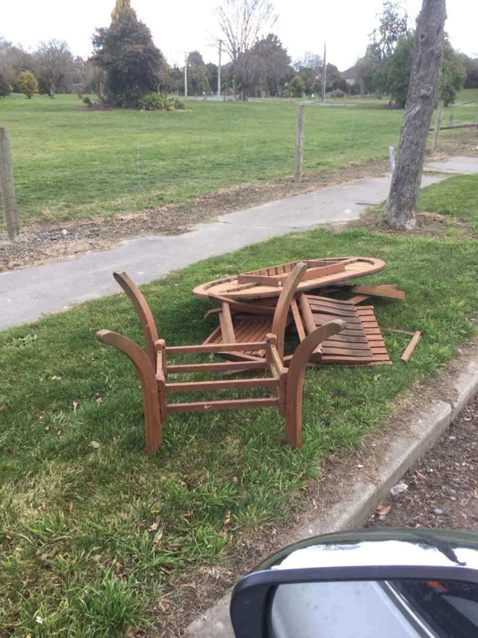 The photograph attached to this rubbish/recycling report