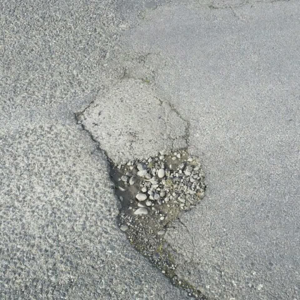 The photograph attached to this roading/streets report
