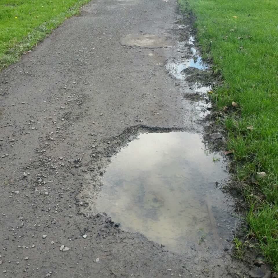 The photograph attached to this roading/streets report