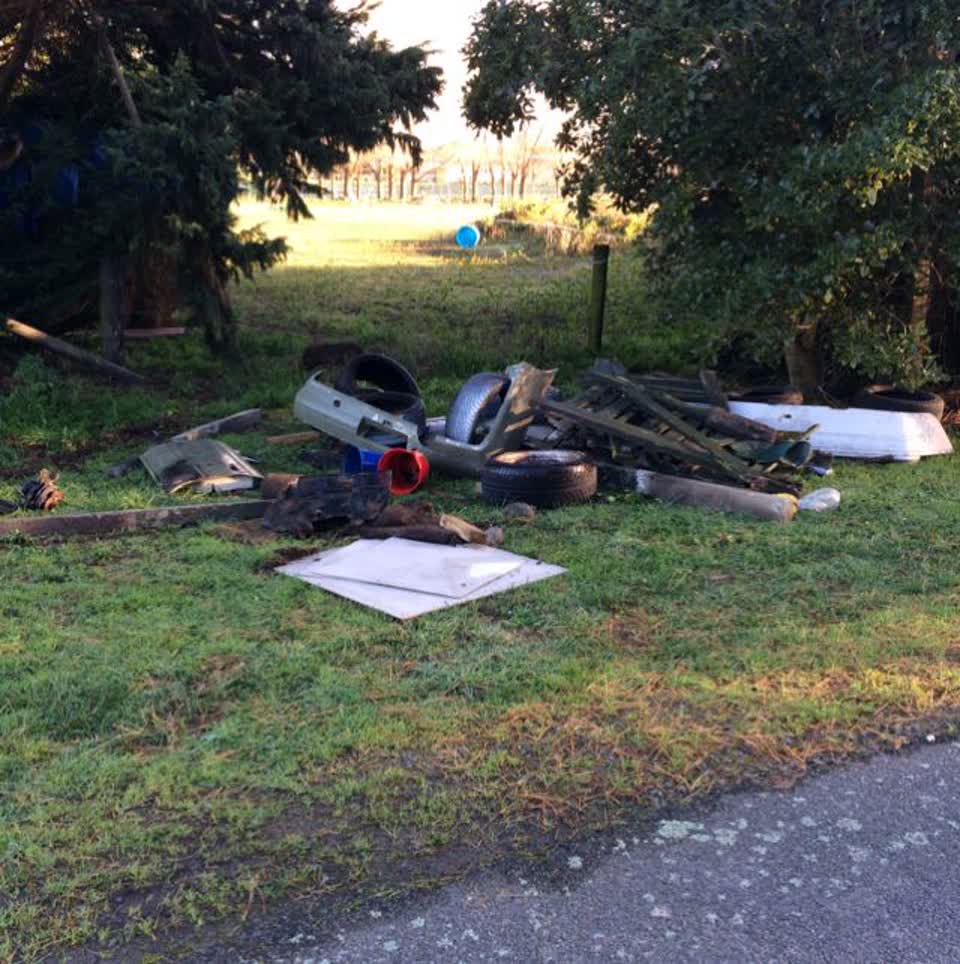 The photograph attached to this rubbish/recycling report