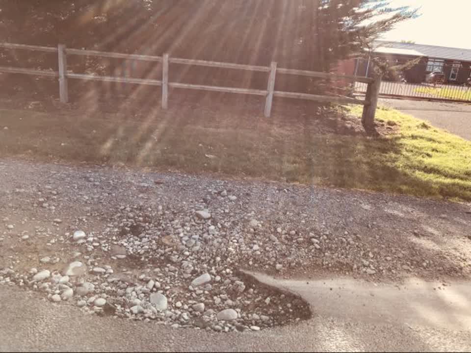 The photograph attached to this roading/streets report