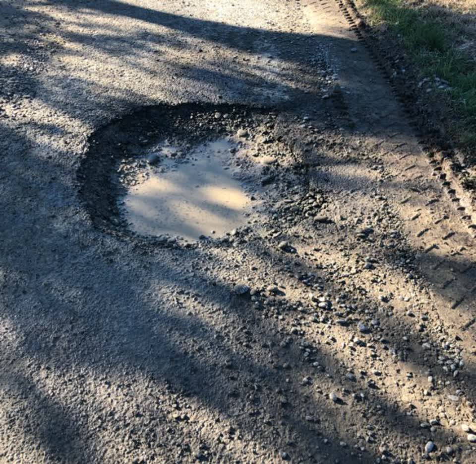 The photograph attached to this roading/streets report