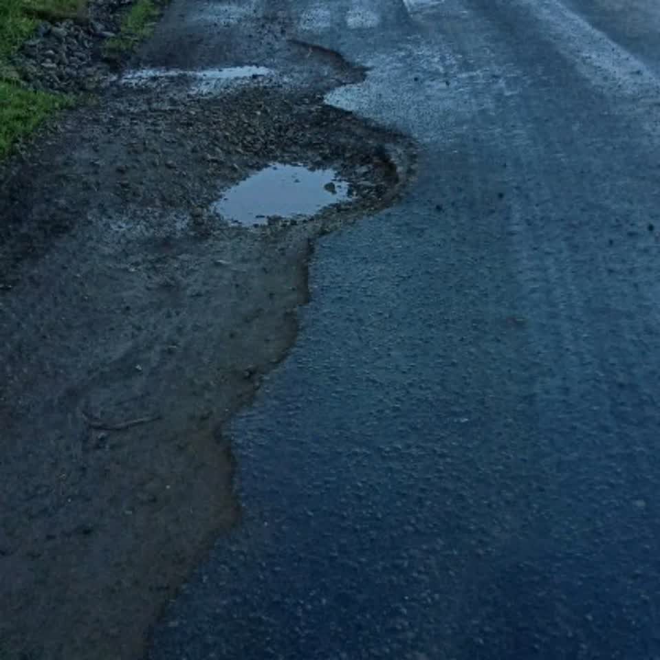 The photograph attached to this roading/streets report
