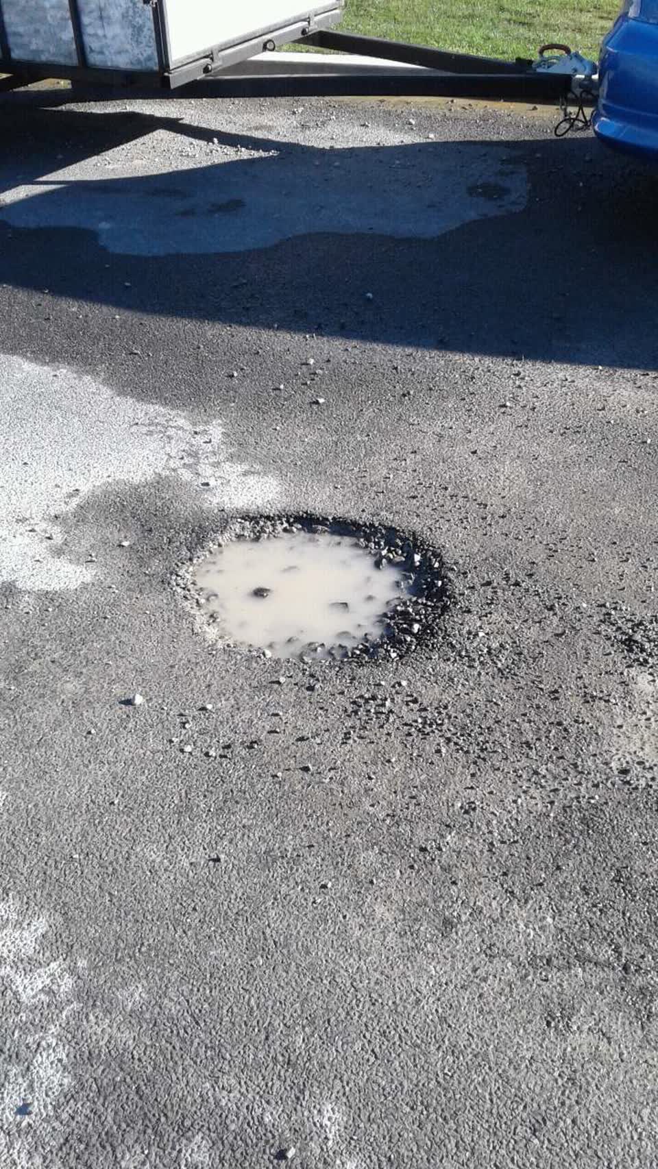 The photograph attached to this roading/streets report