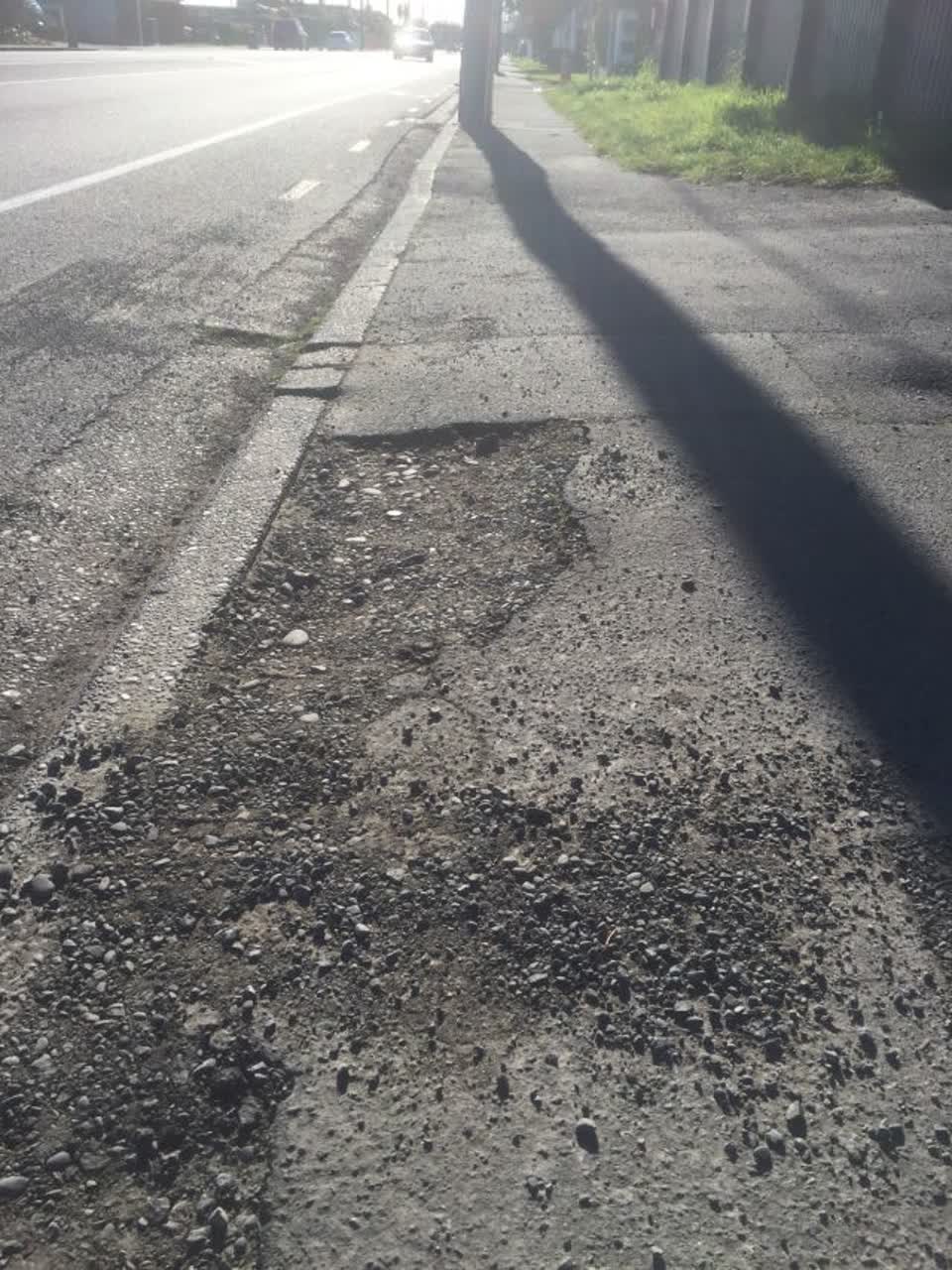 The photograph attached to this roading/streets report