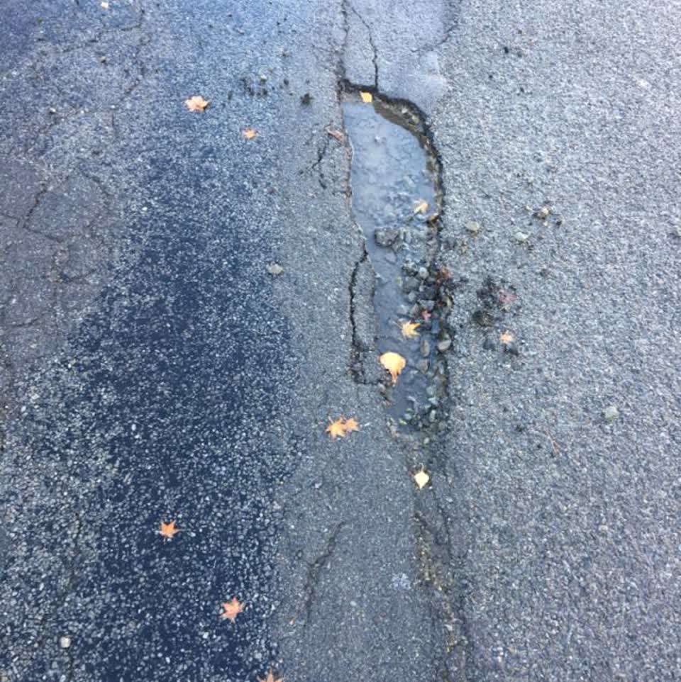 The photograph attached to this roading/streets report