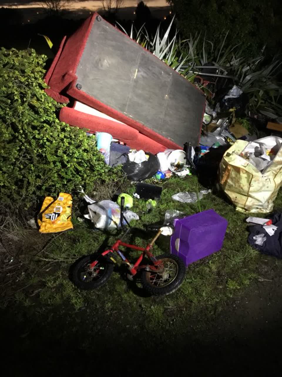 The photograph attached to this rubbish/recycling report