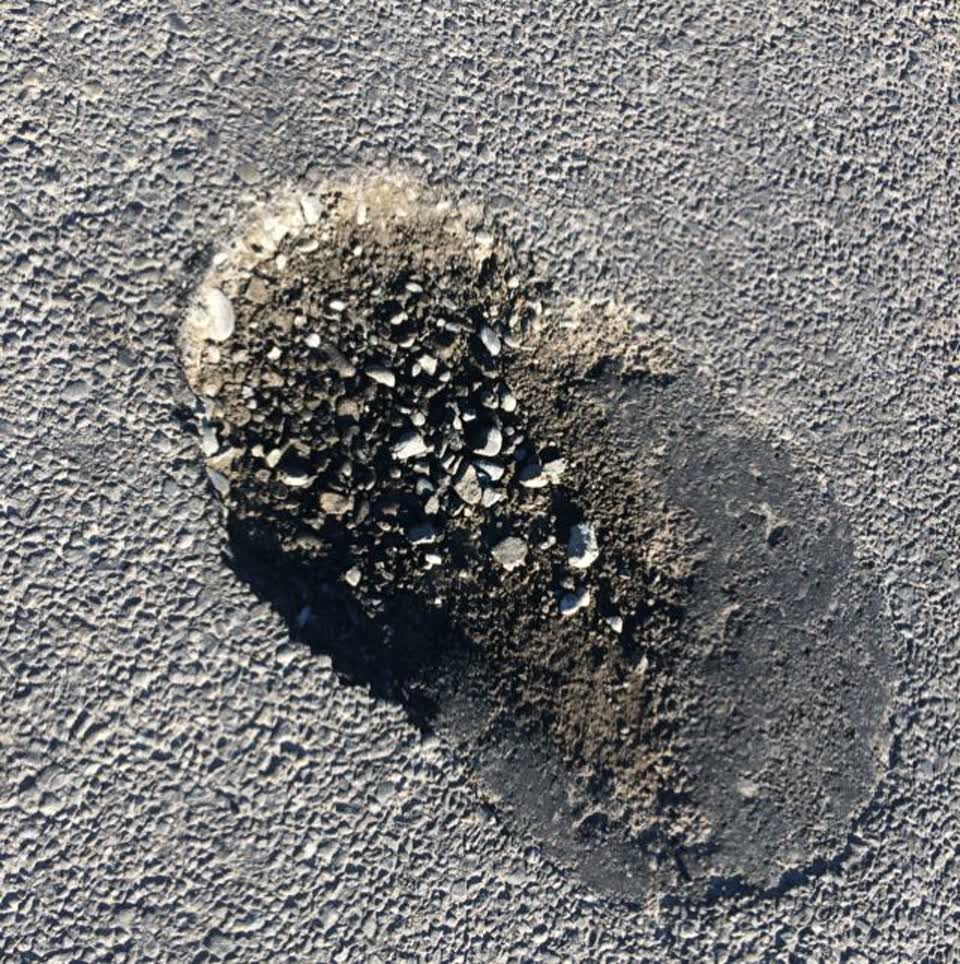 The photograph attached to this roading/streets report
