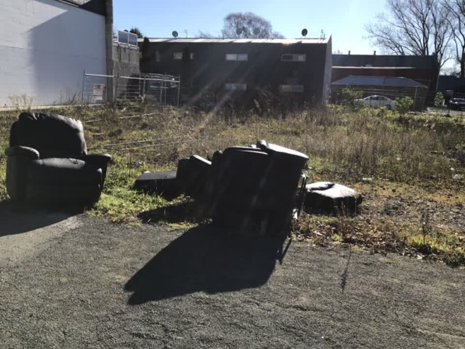 The photograph attached to this rubbish/recycling report