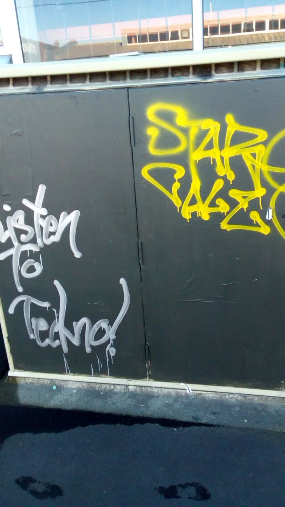 The photograph attached to this graffiti report