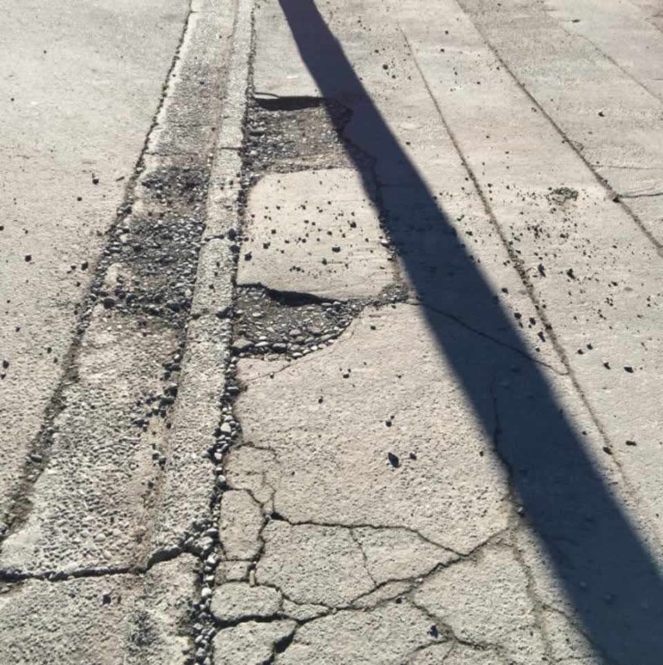 The photograph attached to this roading/streets report