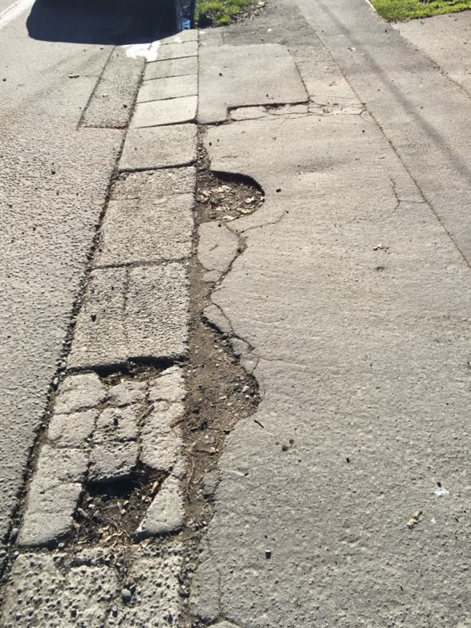 The photograph attached to this roading/streets report