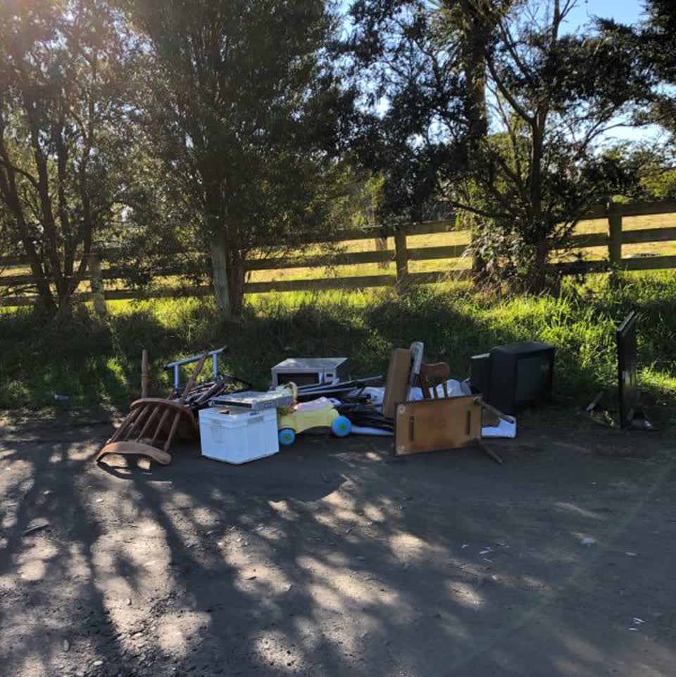 The photograph attached to this rubbish/recycling report
