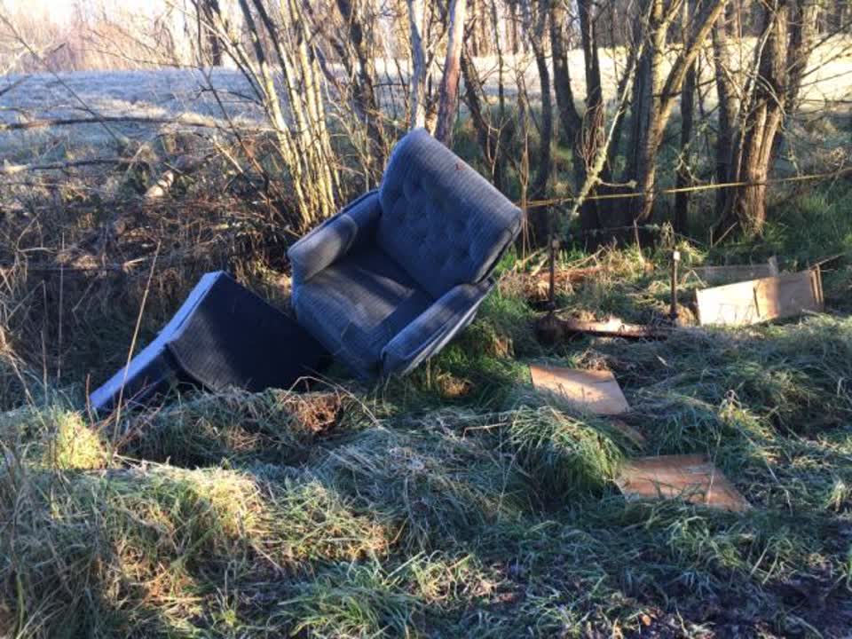 The photograph attached to this rubbish/recycling report