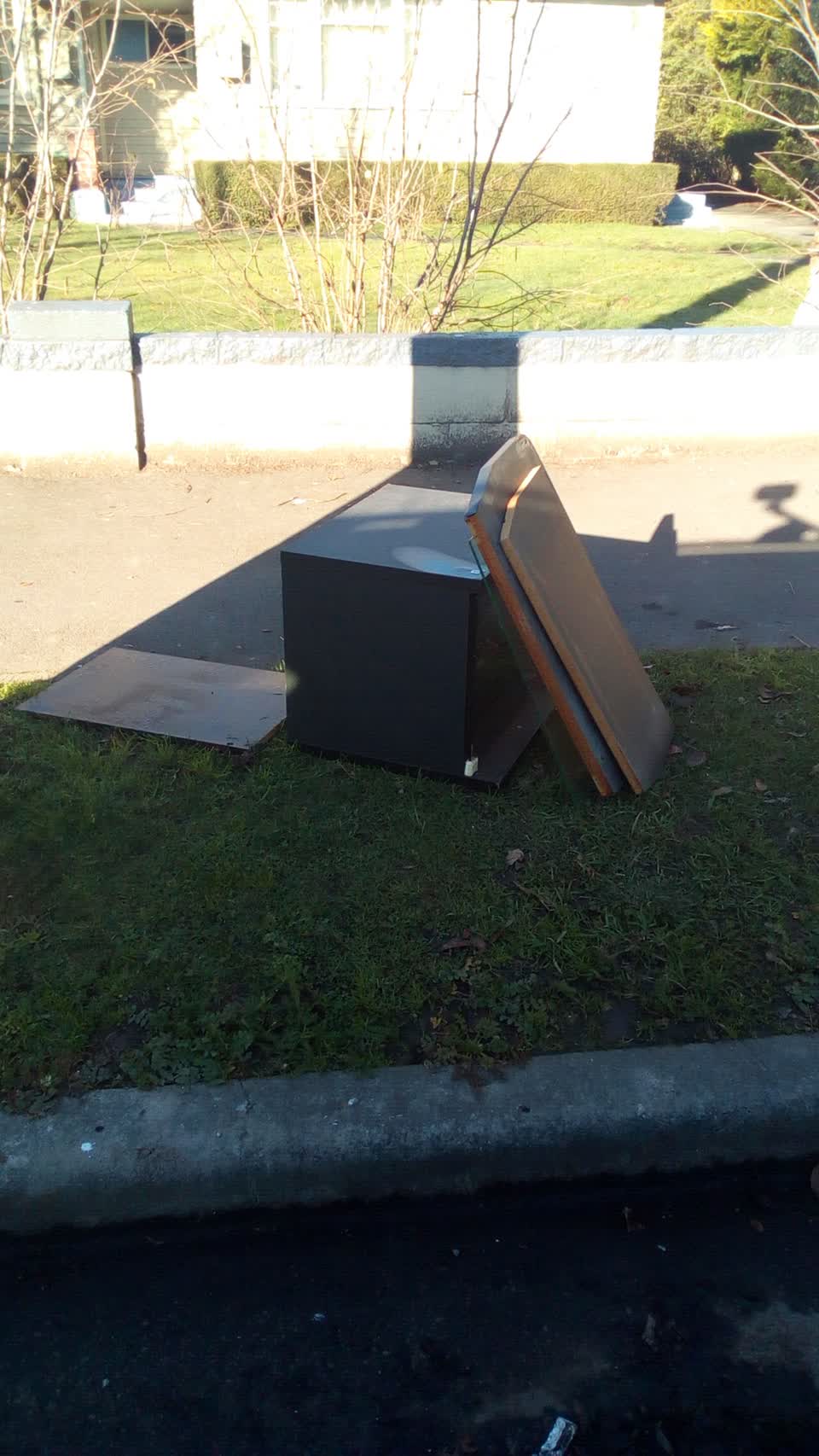 The photograph attached to this rubbish/recycling report