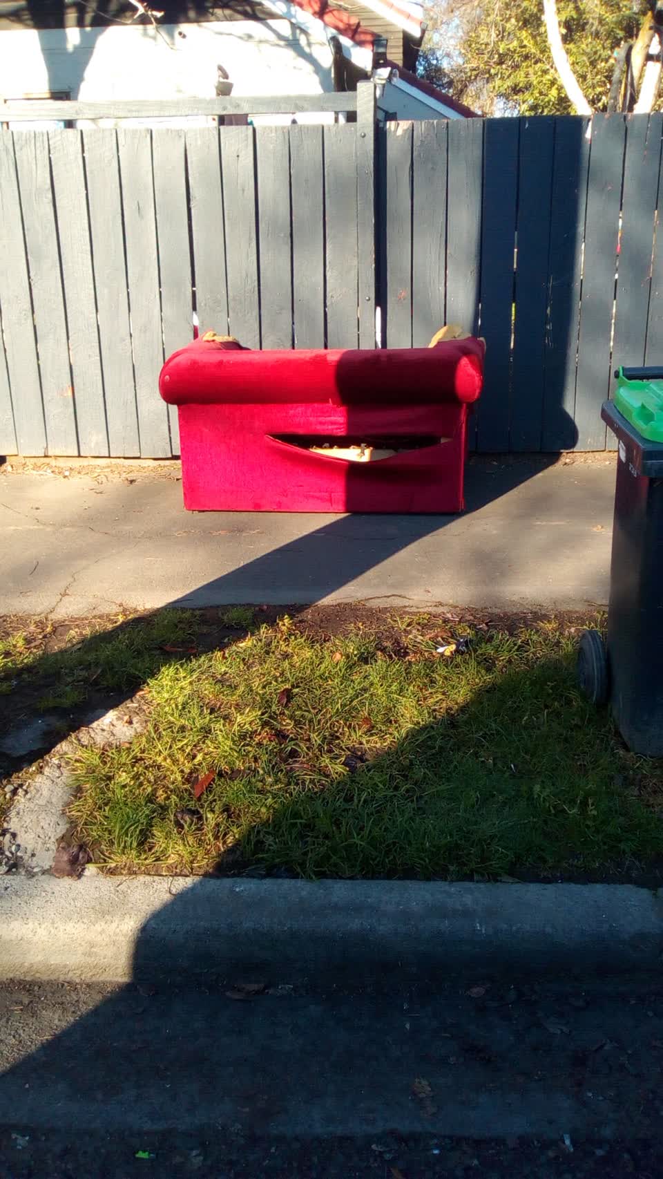 The photograph attached to this rubbish/recycling report