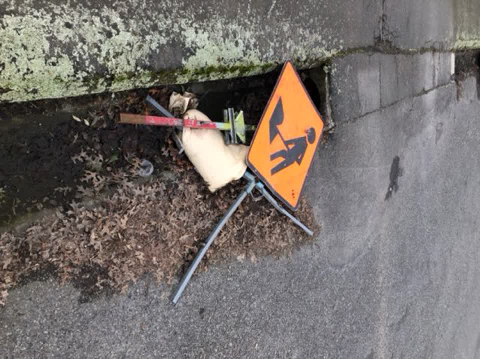 The photograph attached to this roading/streets report