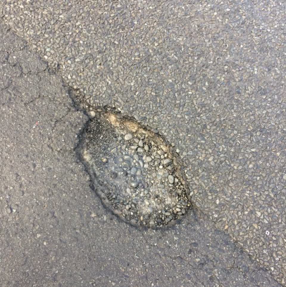 The photograph attached to this roading/streets report