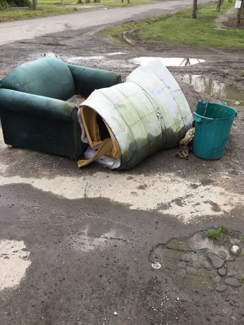 The photograph attached to this rubbish/recycling report