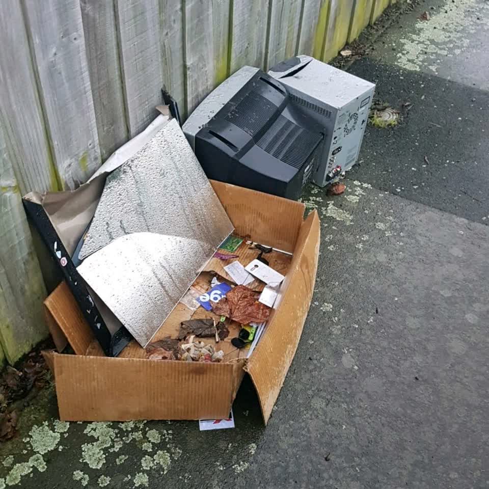The photograph attached to this rubbish/recycling report