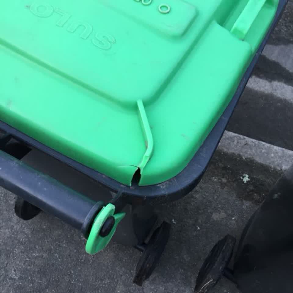 The photograph attached to this rubbish/recycling report