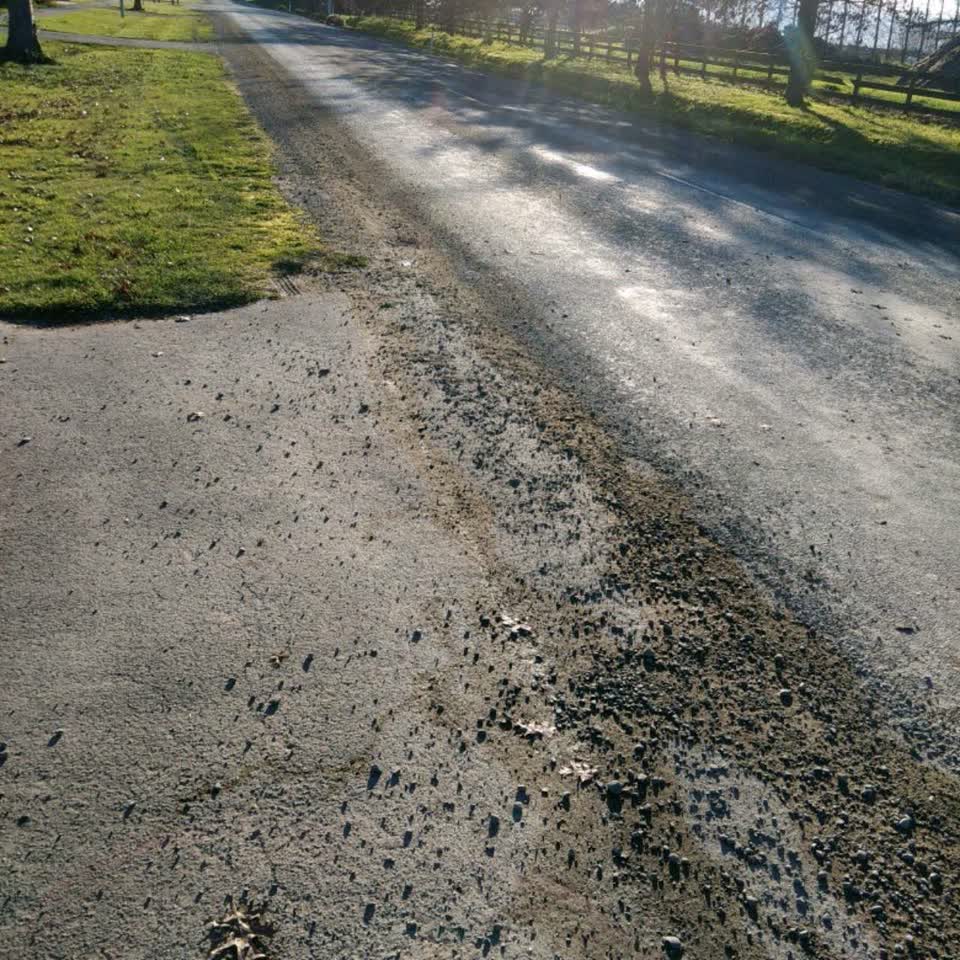 The photograph attached to this roading/streets report