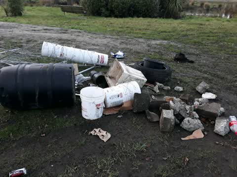 Rubbish/Recycling, a report photo