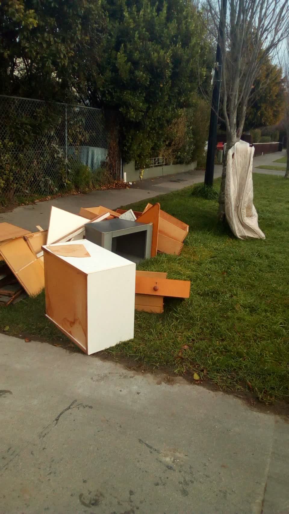 The photograph attached to this rubbish/recycling report