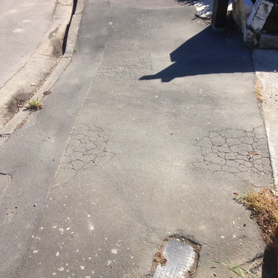 The photograph attached to this roading/streets report