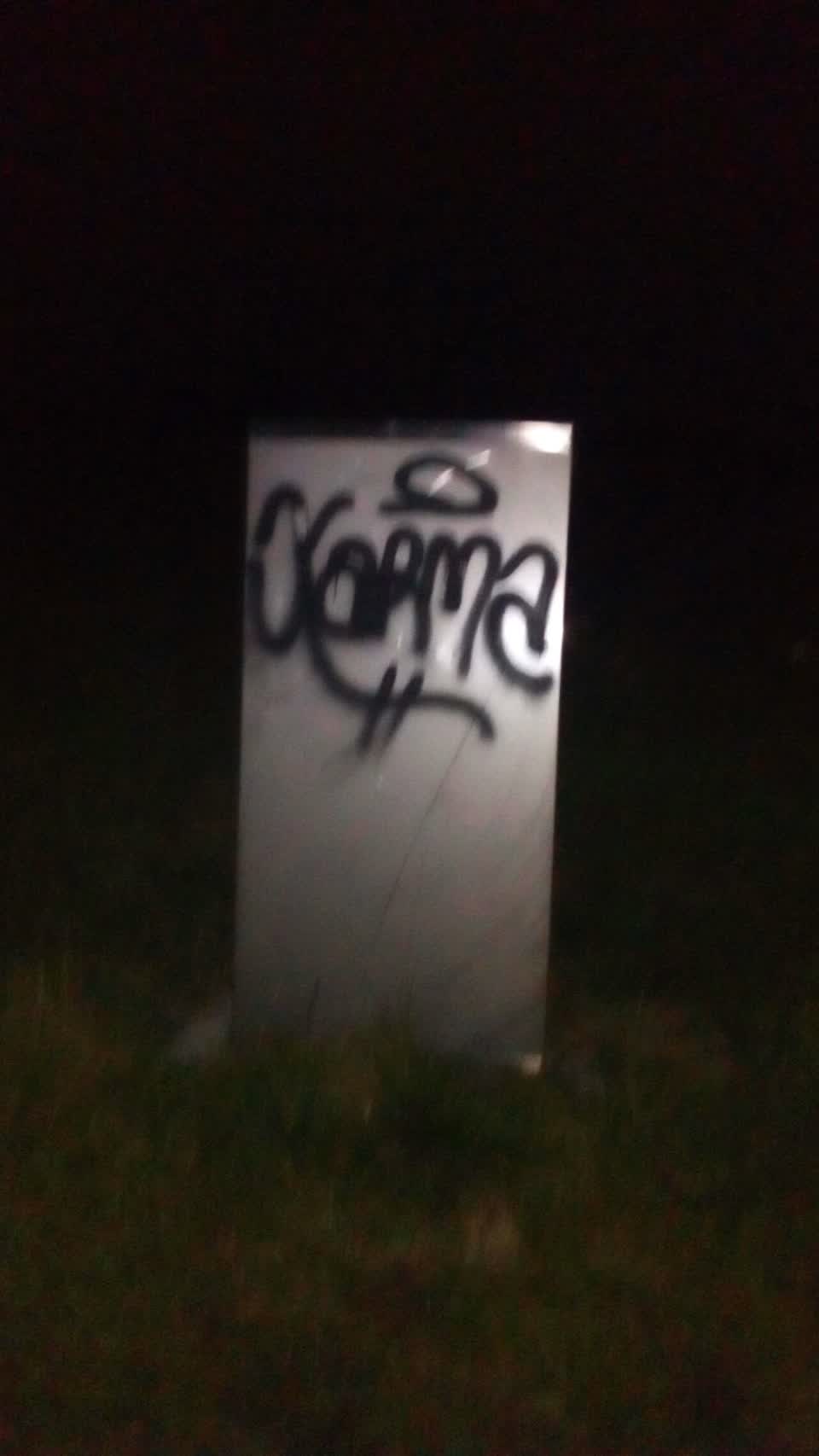The photograph attached to this graffiti report