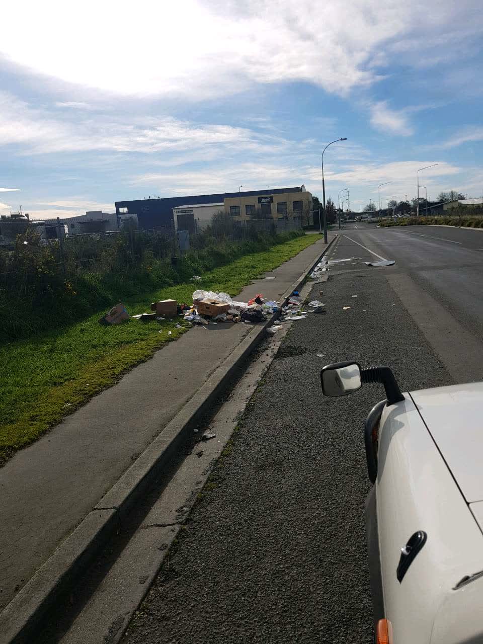 The photograph attached to this rubbish/recycling report
