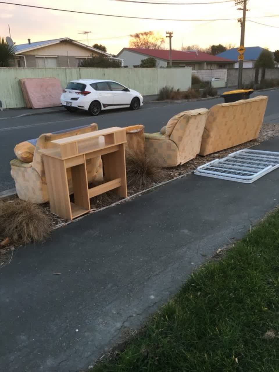 The photograph attached to this rubbish/recycling report