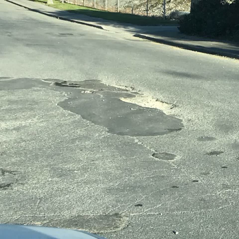The photograph attached to this roading/streets report