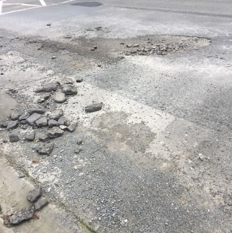 The photograph attached to this roading/streets report