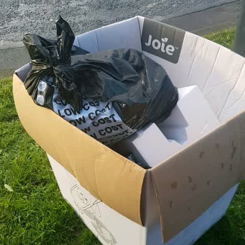 Rubbish/Recycling, a report photo